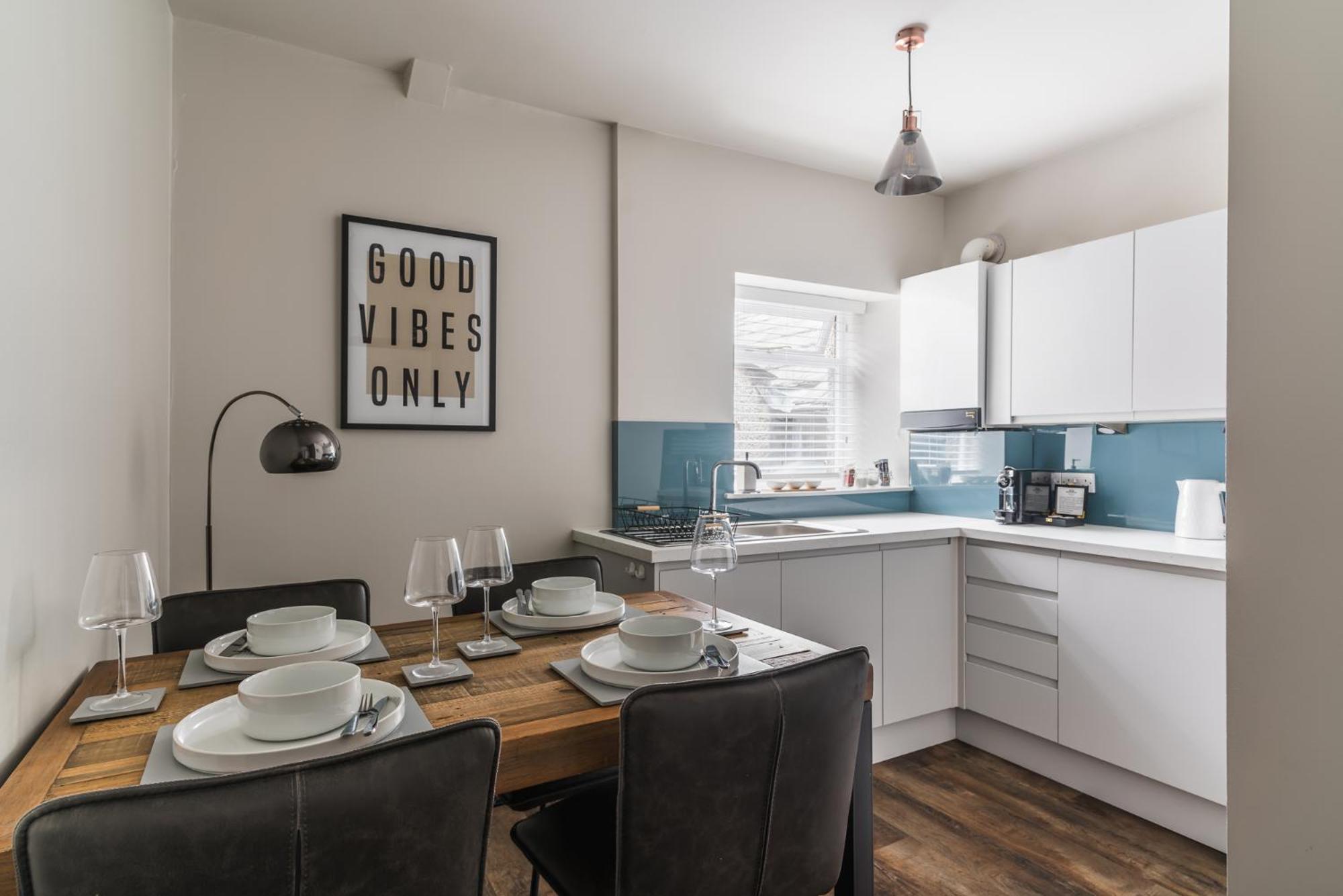 Doodle Den Apartment Kendal Bagian luar foto